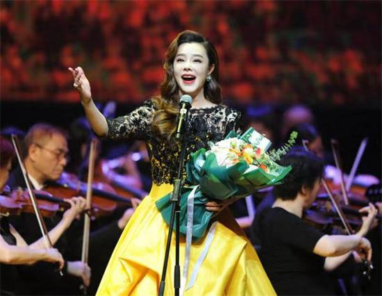 与亲爱的祖国同行著名女中音歌唱家钟丽燕独唱音乐会在嘉兴举行