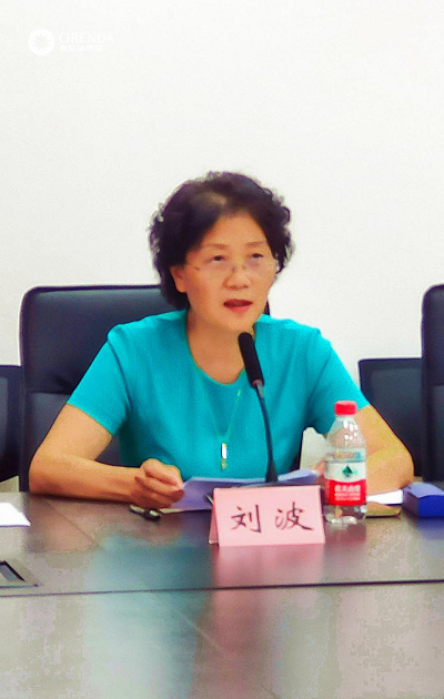 会议伊始,刘波老师介绍了河南大学向阳基金:"2019年,刘向阳校友向我校
