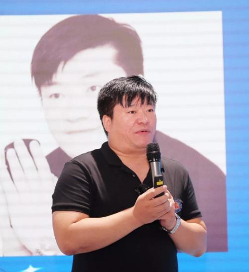 北京保健品化妆品协会副会长金雪峰"进乡村"专家金雪峰会长表示在接