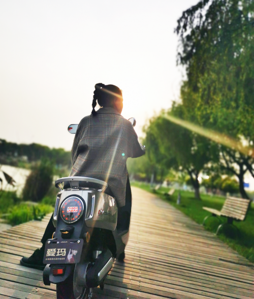 (图注:爱玛n200电轻摩)