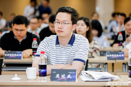 "语音落下,杭州市科学技术局高新处处长郑云良,余杭区委组织部副部长