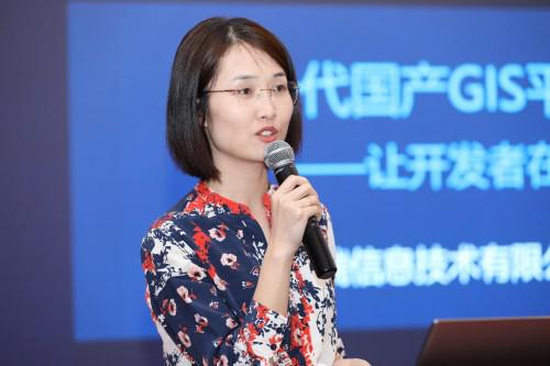 易智瑞公司总裁何宁首先为大会致辞.