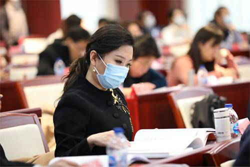 天九共享集团联席总裁韩薇出席论坛