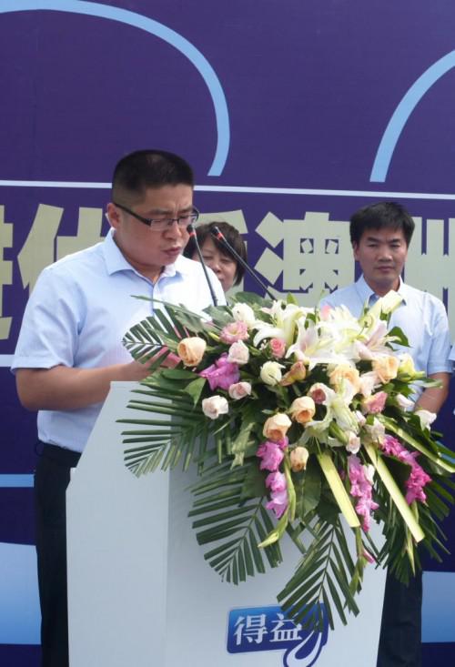 图为:高青县政府副县长赵学致辞