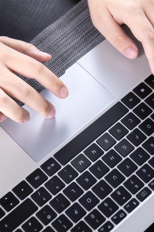 忘掉鼠标吧,华为matebook x的free touch触控板简直太好用了