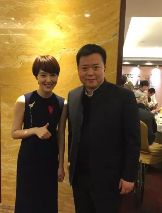 央视著名主持人王冠与上海大观古书画院执行院长颜明