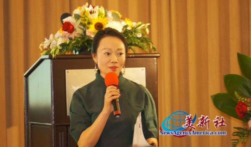 尼山国际总裁乌兰女士担任见面交流会司仪(左起)林日昇,郭颂女士,于