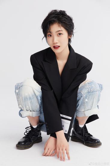 啊摇篮热播质感小花隋媛化身革命战士守卫祖国花朵