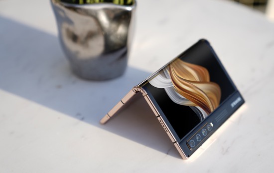 5999元就能买到折叠屏手机 柔宇618连放大招