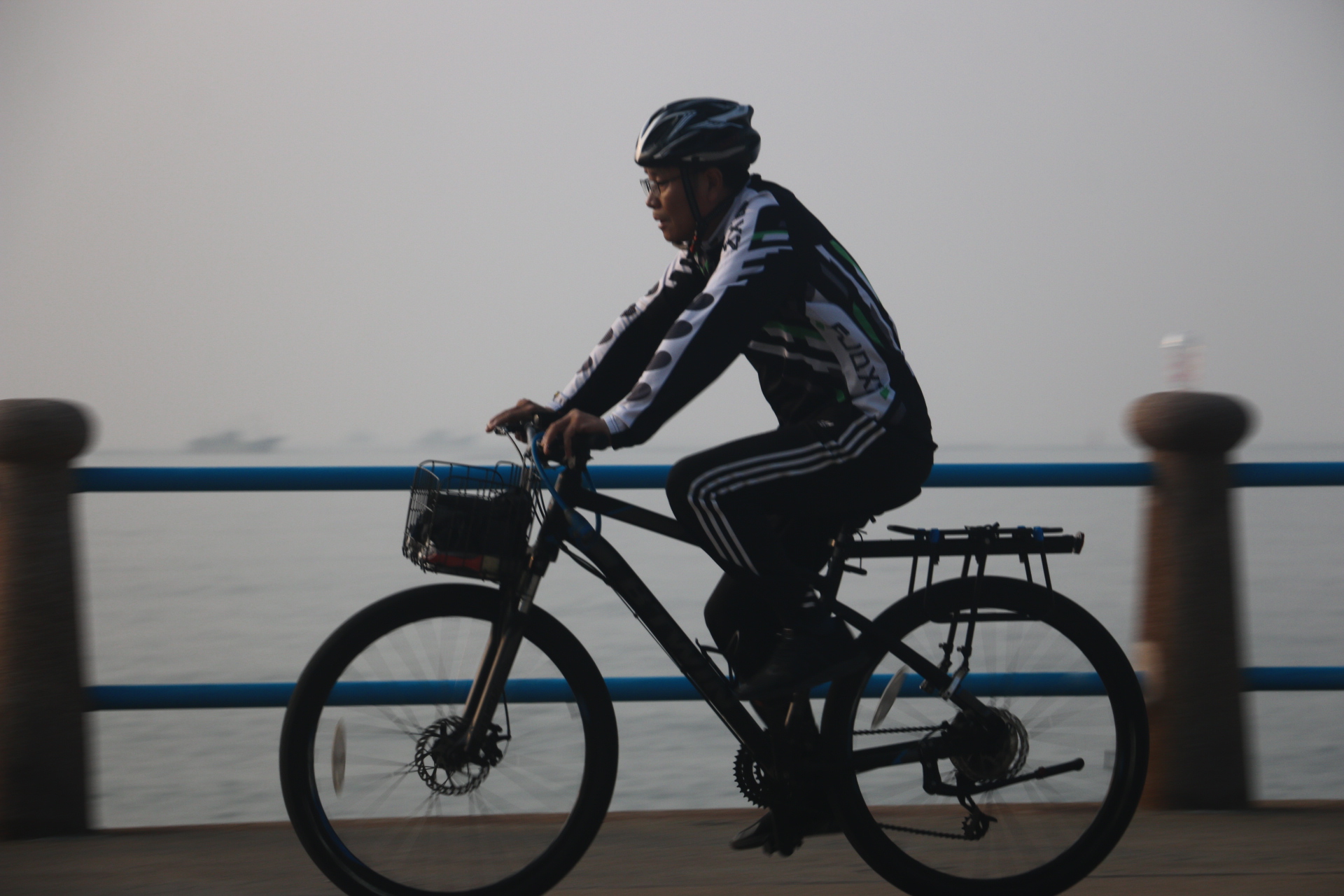 户外健身运动 单车骑行