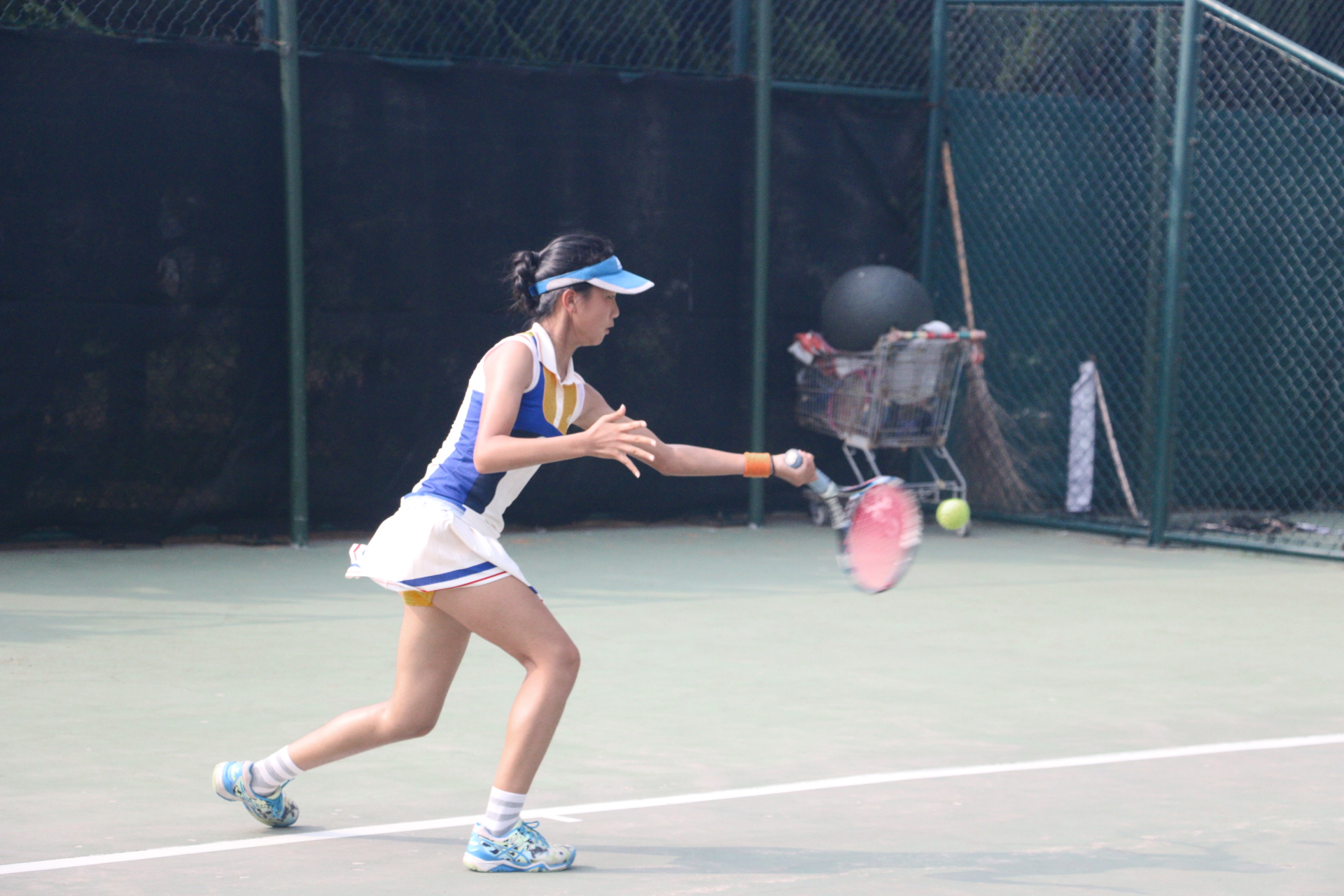 户外运动 网球女孩