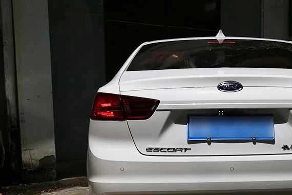 汽车倒车灯线路在哪里 行车记录仪后摄像头线怎么接