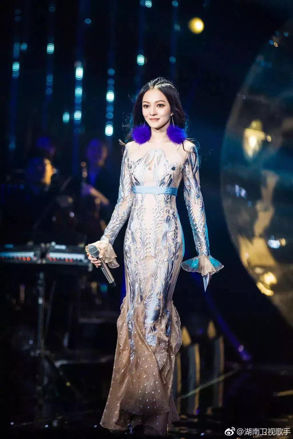 张韶涵《歌手》造型72变美到开挂_新浪新闻