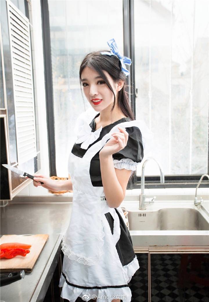 厨房里的美女小厨娘~