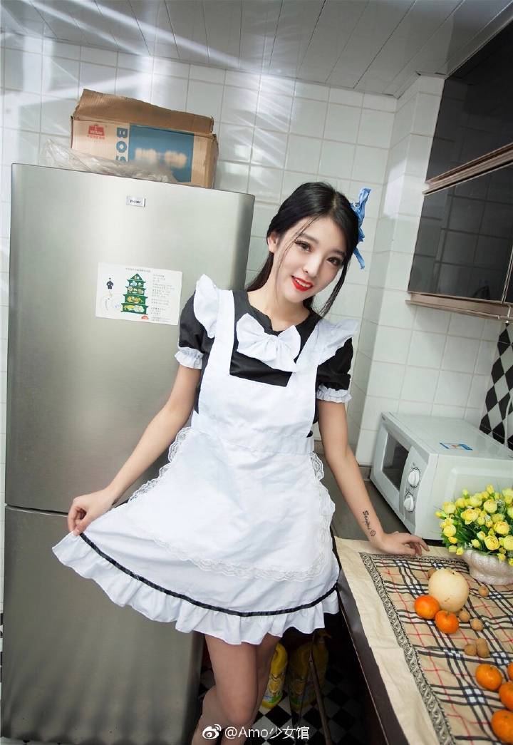 厨房里的美女小厨娘~