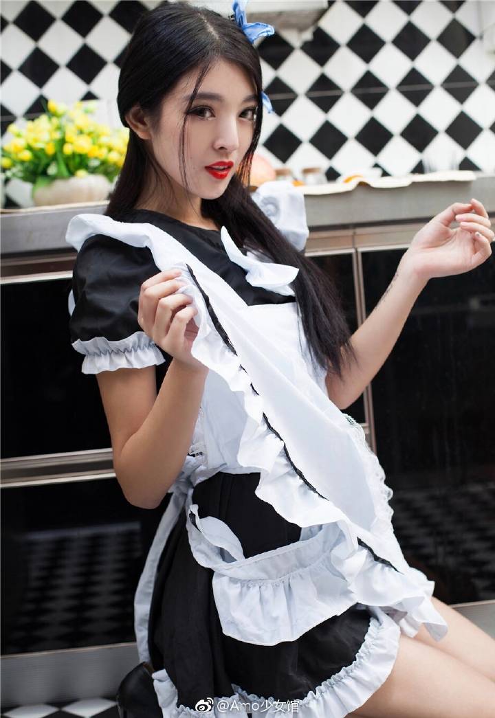 厨房里的美女小厨娘~