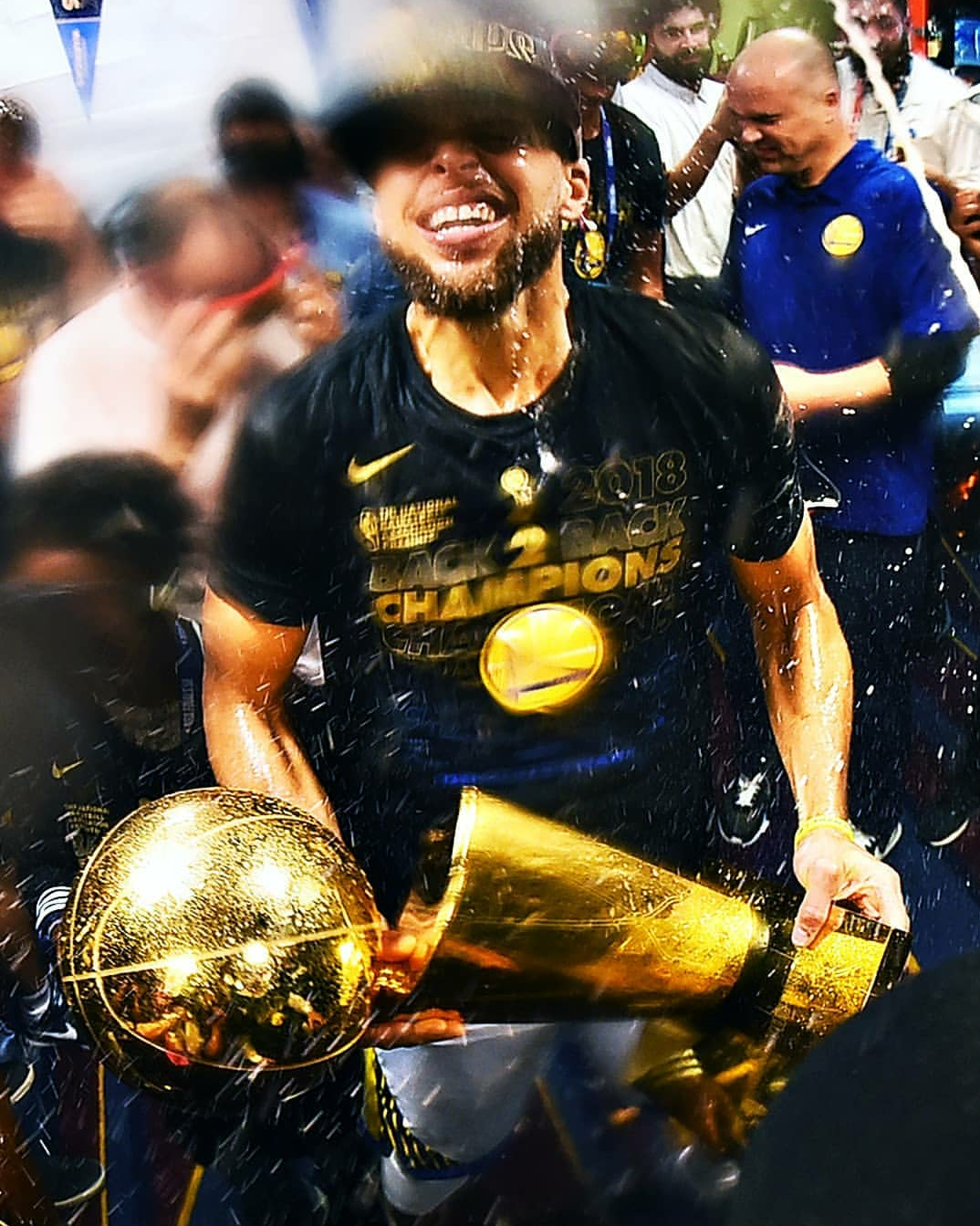 勇士夺冠后更衣室庆祝