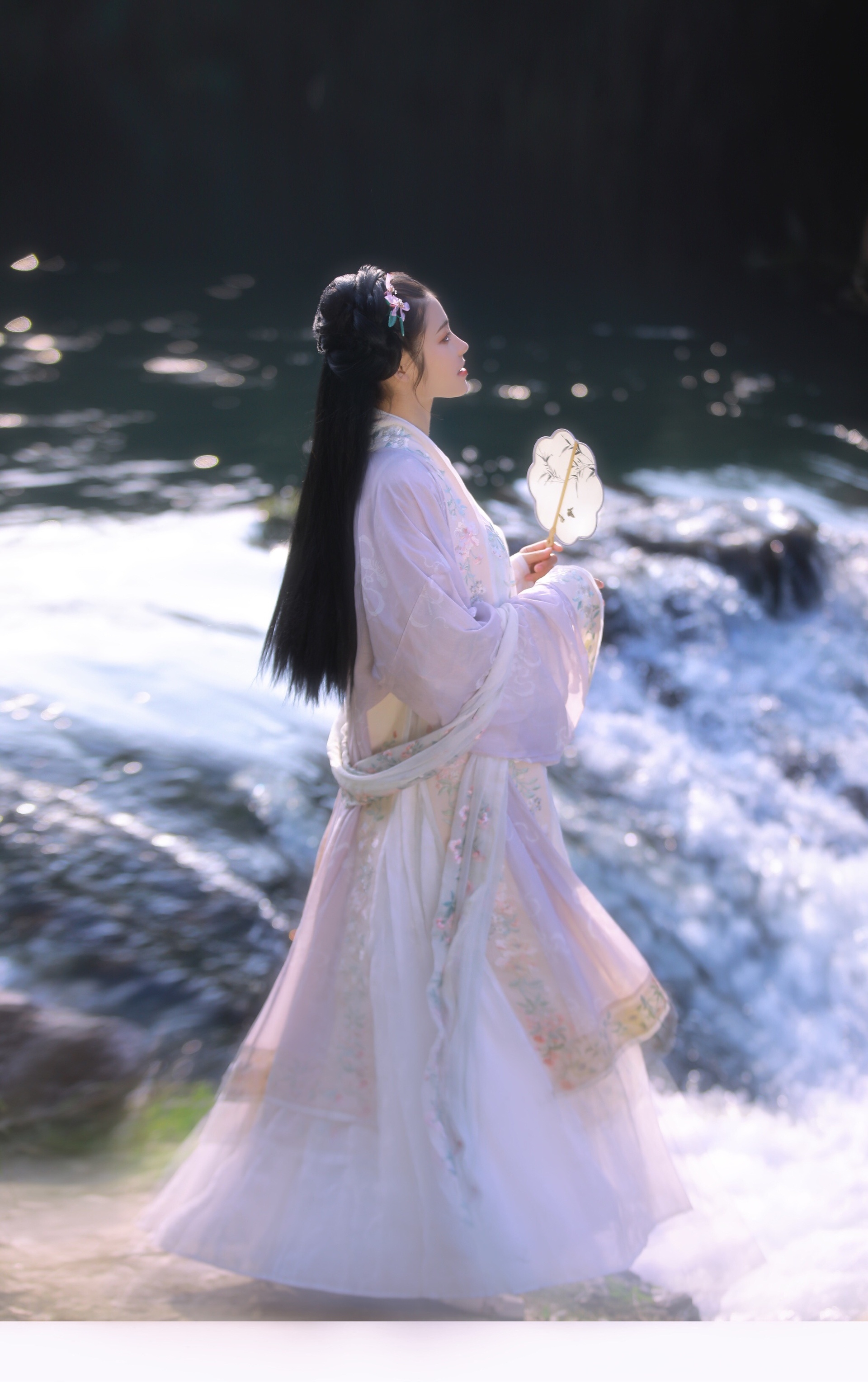 犹抱琵琶半遮面