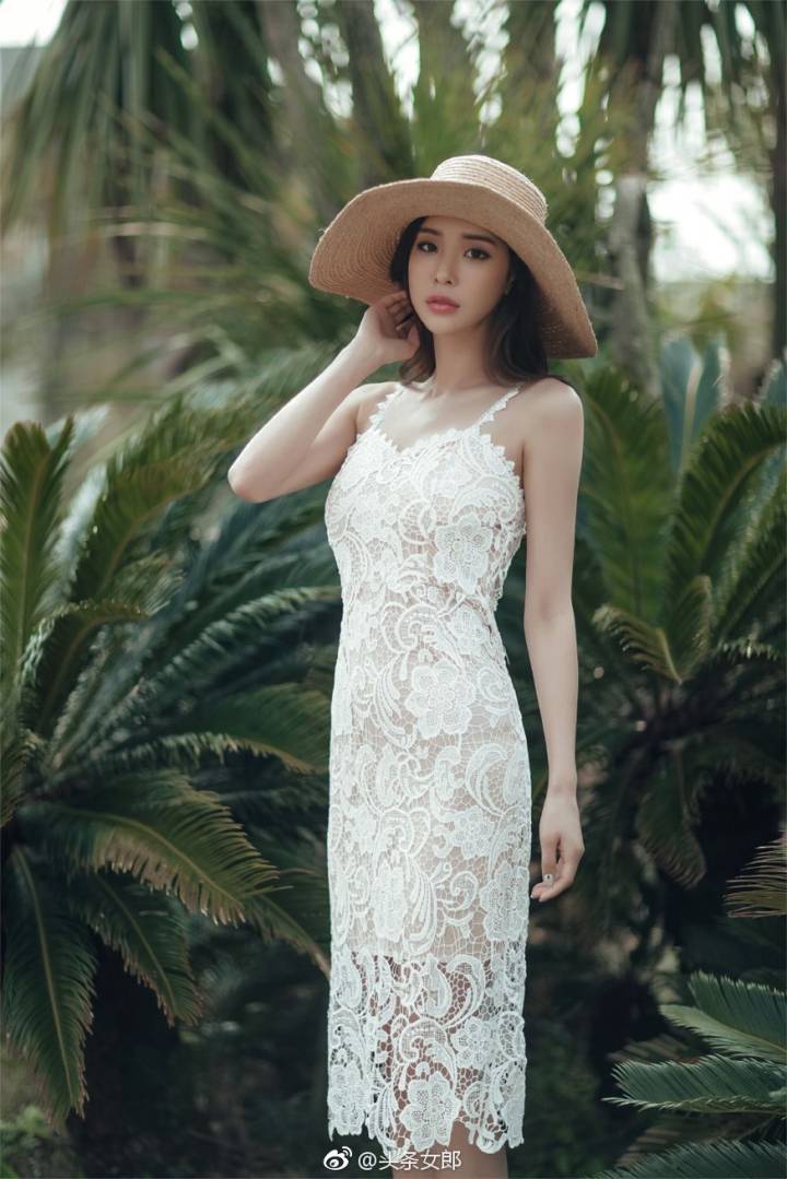 朴多贤气质白裙写真