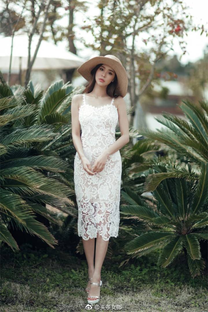 朴多贤气质白裙写真