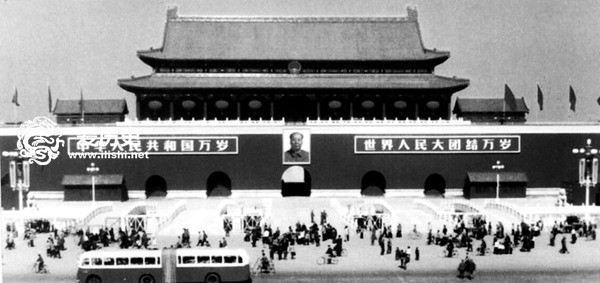 天安门城楼上挂过哪些伟人像？最多一次挂了9人