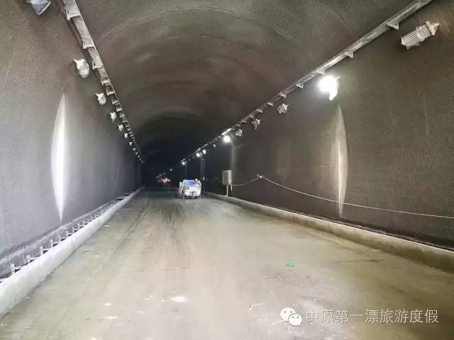 宜巴高速界岭隧道图片
