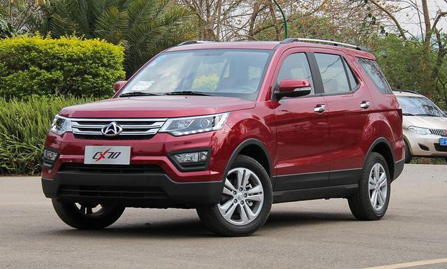 长安cx70的外观设计非常硬派,侧面看颇有点福特探险者的感觉.