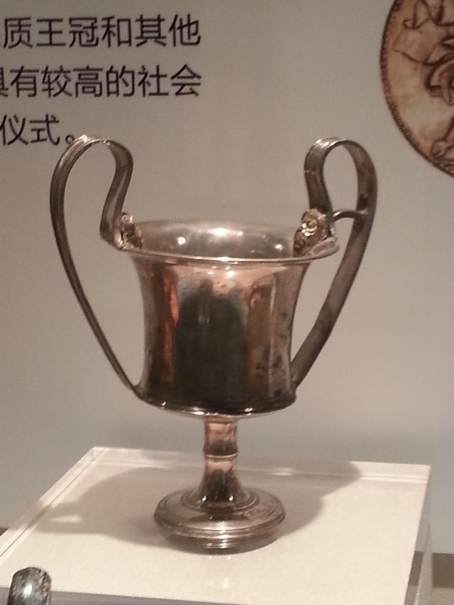 古希腊酒杯比碗大,喝酒为什么干杯就从这来的