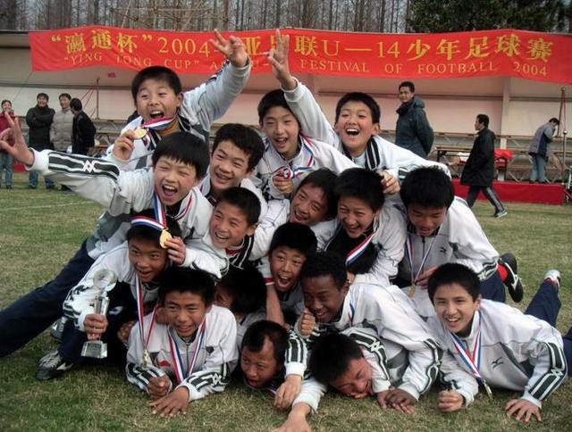 上港亚冠惨案,埃里克森还我东亚,球迷:套票已撕