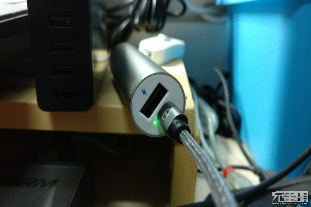 这就是那个污污的移动电源?