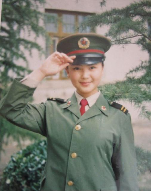 刘涛在电视剧《欢乐颂》中饰演霸道总攻安迪,她出色的演技和靓丽的