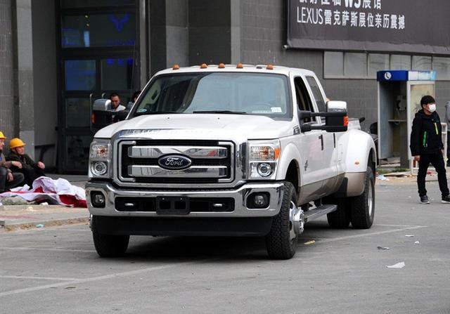 福特的越野车和皮卡制造技术都是业界公认的,而这款福特f450猛禽皮卡