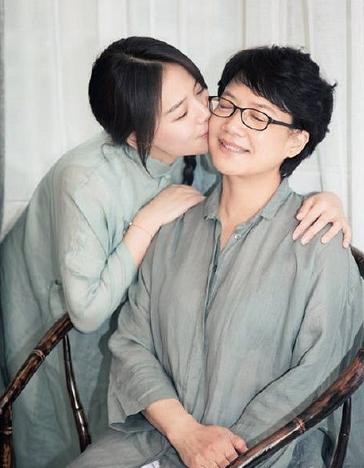 马思纯妈妈跟蒋雯丽是亲姐妹,母女关系比蜜还甜!