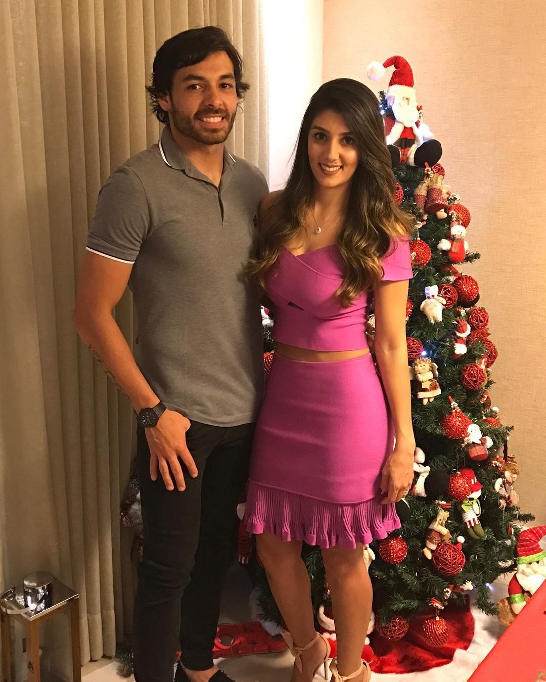 高拉特妻子相貌惊为天人美艳不可方物