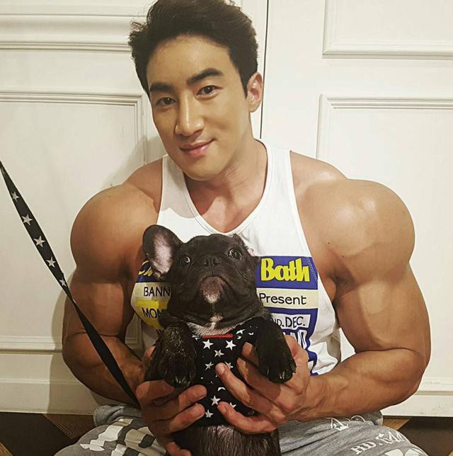 亚洲兽化人黄哲勋可爱一面 这些画面一定会萌翻你