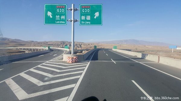 第二天的早上卡友一口气睡到了9点钟,开始新的征途.途径g30高速兰州