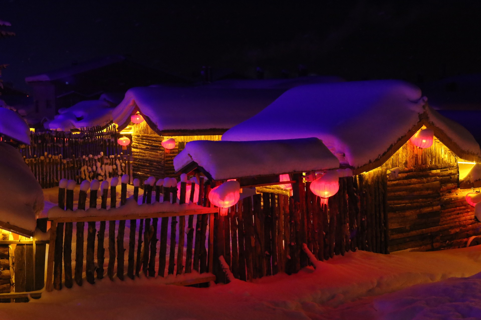 浓浓的东北雪乡之夜 仿佛回到了童年的家|雪乡|乡村|雪夜_新浪新闻