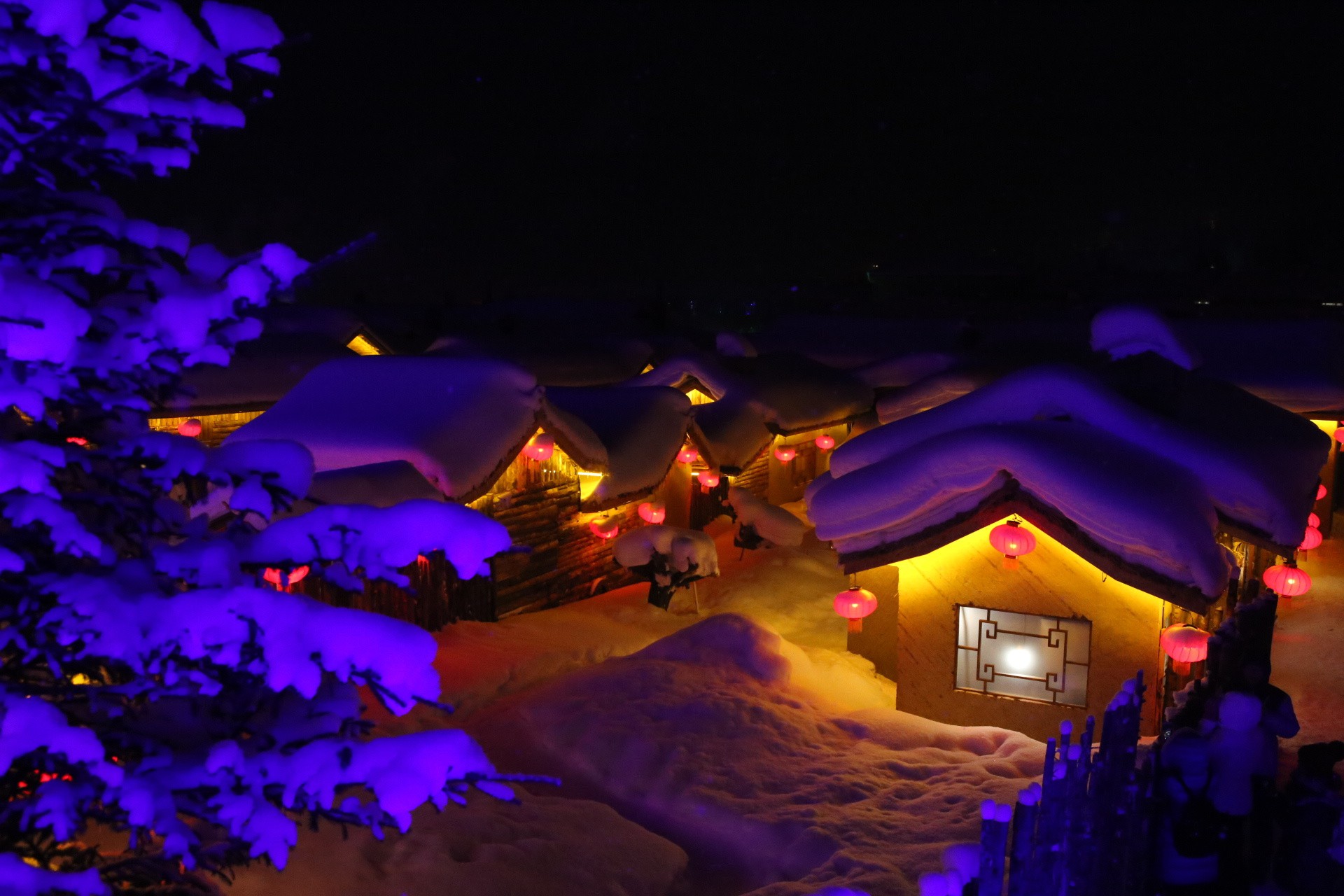 浓浓的东北雪乡之夜 仿佛回到了童年的家|雪乡|乡村|雪夜_新浪新闻