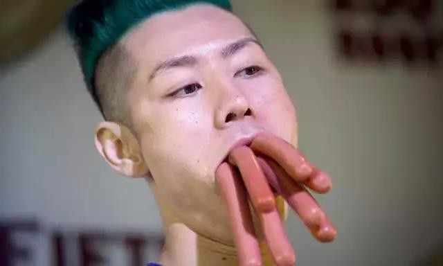 吃货之王!大胃王界的迈克尔·乔丹!12分吞54个热狗变"孕妇"
