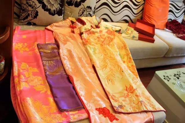 常州有个"旗袍奶奶",窗帘布,旧被面,她都能做成美美哒旗袍