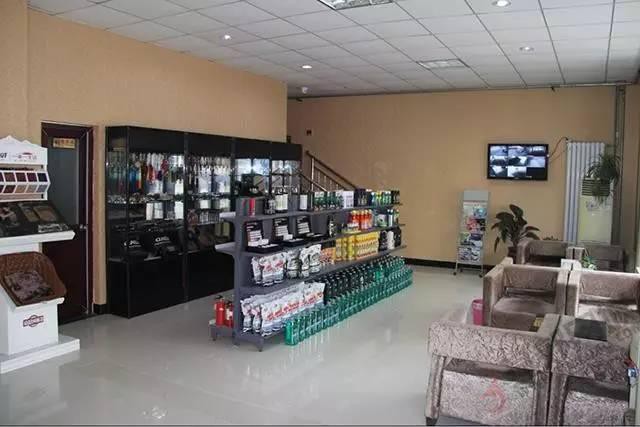 相信各大车友们一般情况下都会去当地的汽车美容店洗车.