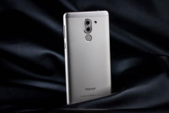 999元:麒麟655处理器 3g 32g 双摄像头 金属机身