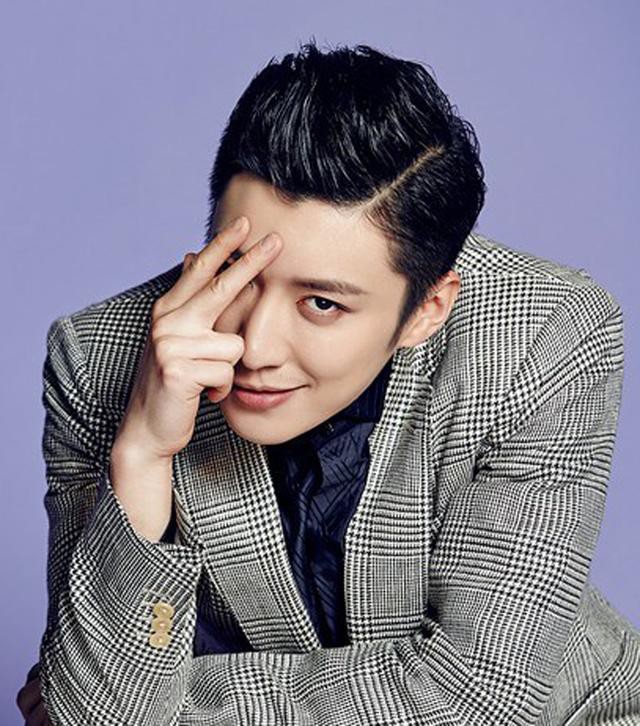 28岁乔任梁突逝 深藏眼线的忧郁气质暗示了他的命运结局