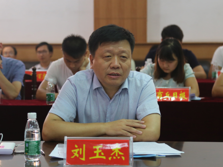 会上,商丘市委宣传部常务副部长刘玉杰作了重要讲话,刘部长首先带领