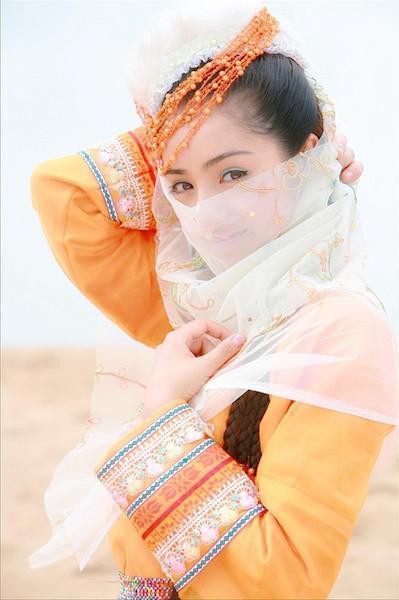 新疆四大美人古装pk,迪丽热巴第三,古力娜扎第二