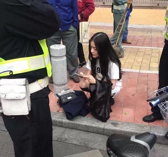 上班第一天,美女驾保时捷911撞树,还撞出了高难度