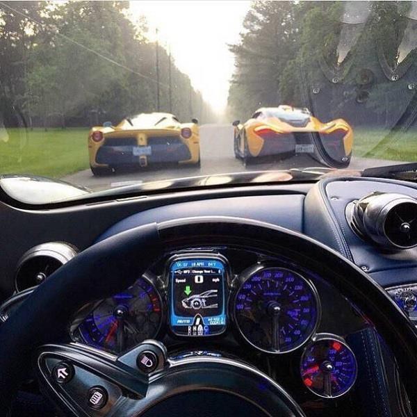 三千万超跑驾驶座舱图