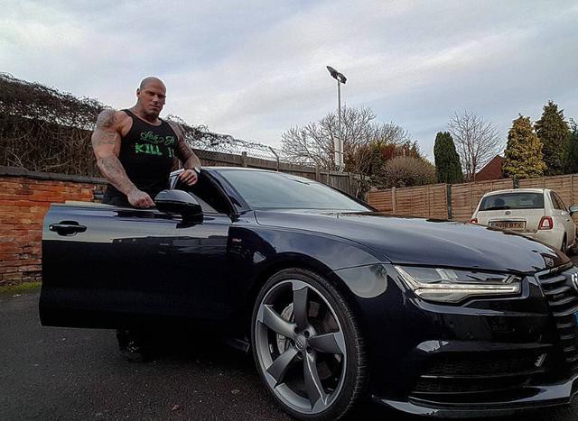 巨兽马丁福特的肌肉又变大了,不得不换座驾载女儿玩