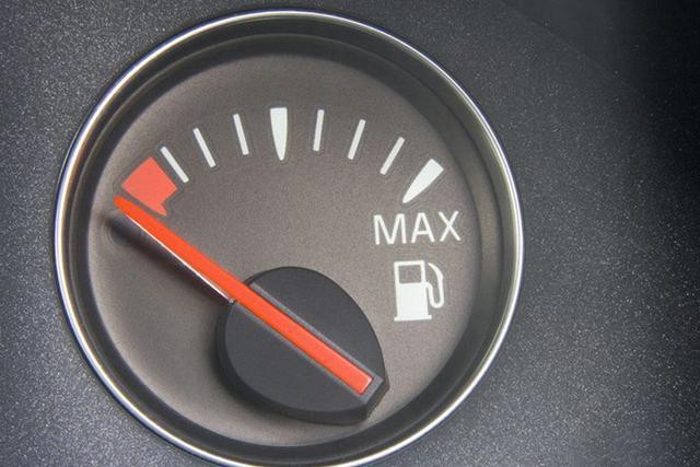 油箱见底后能跑多远?见底再加油毁车吗?