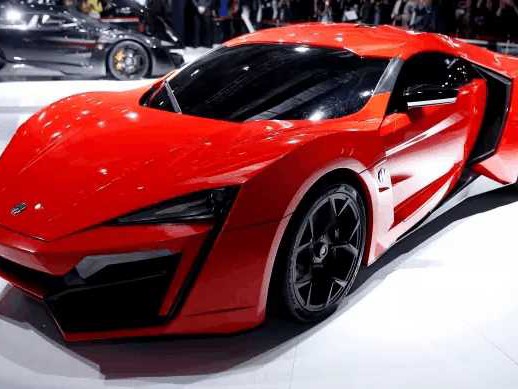 代花6600万买了辆lykan超跑车身外观酷炫十足,硬件配置上,莱肯搭载一